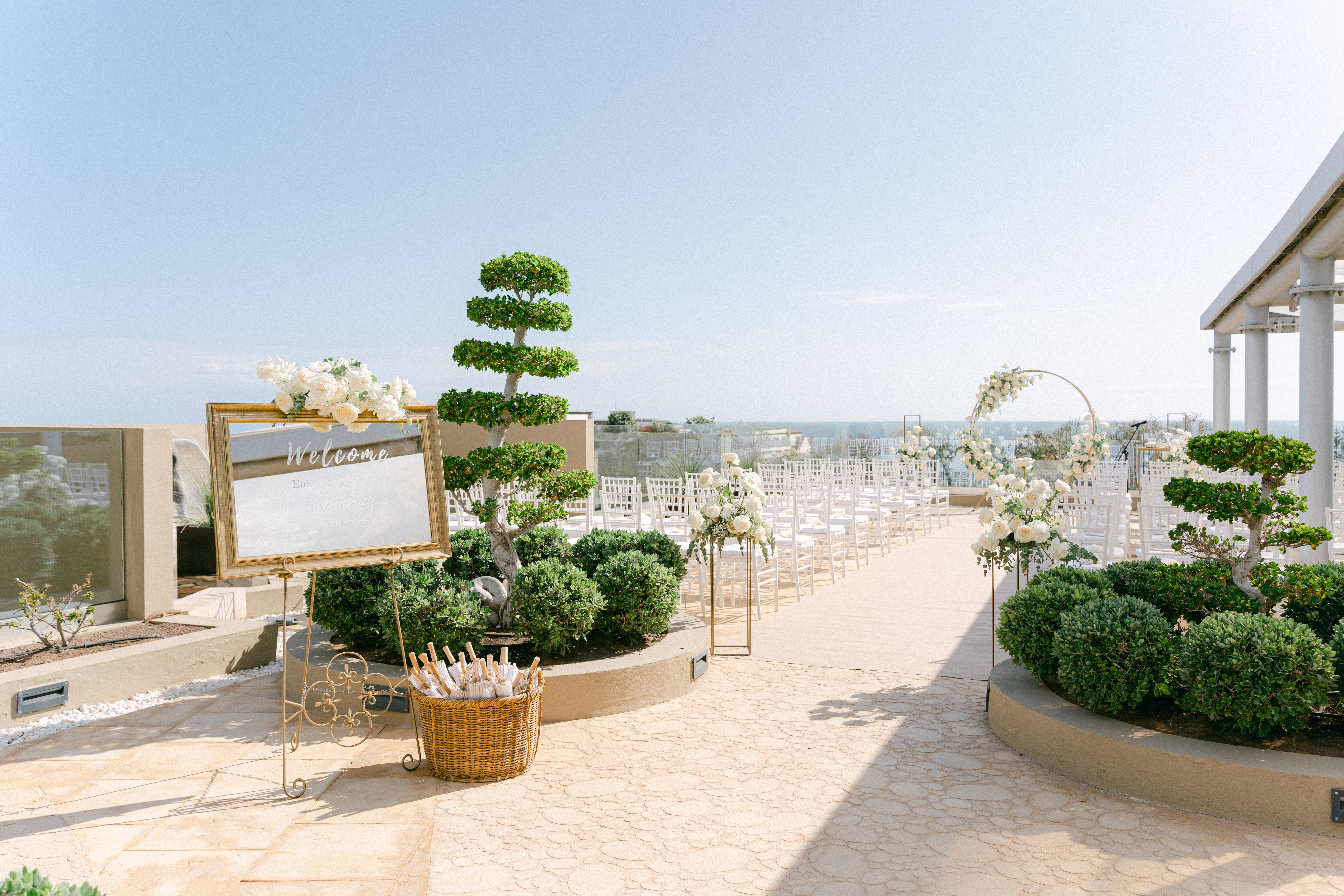Book your wedding day in GF VICTORIA
